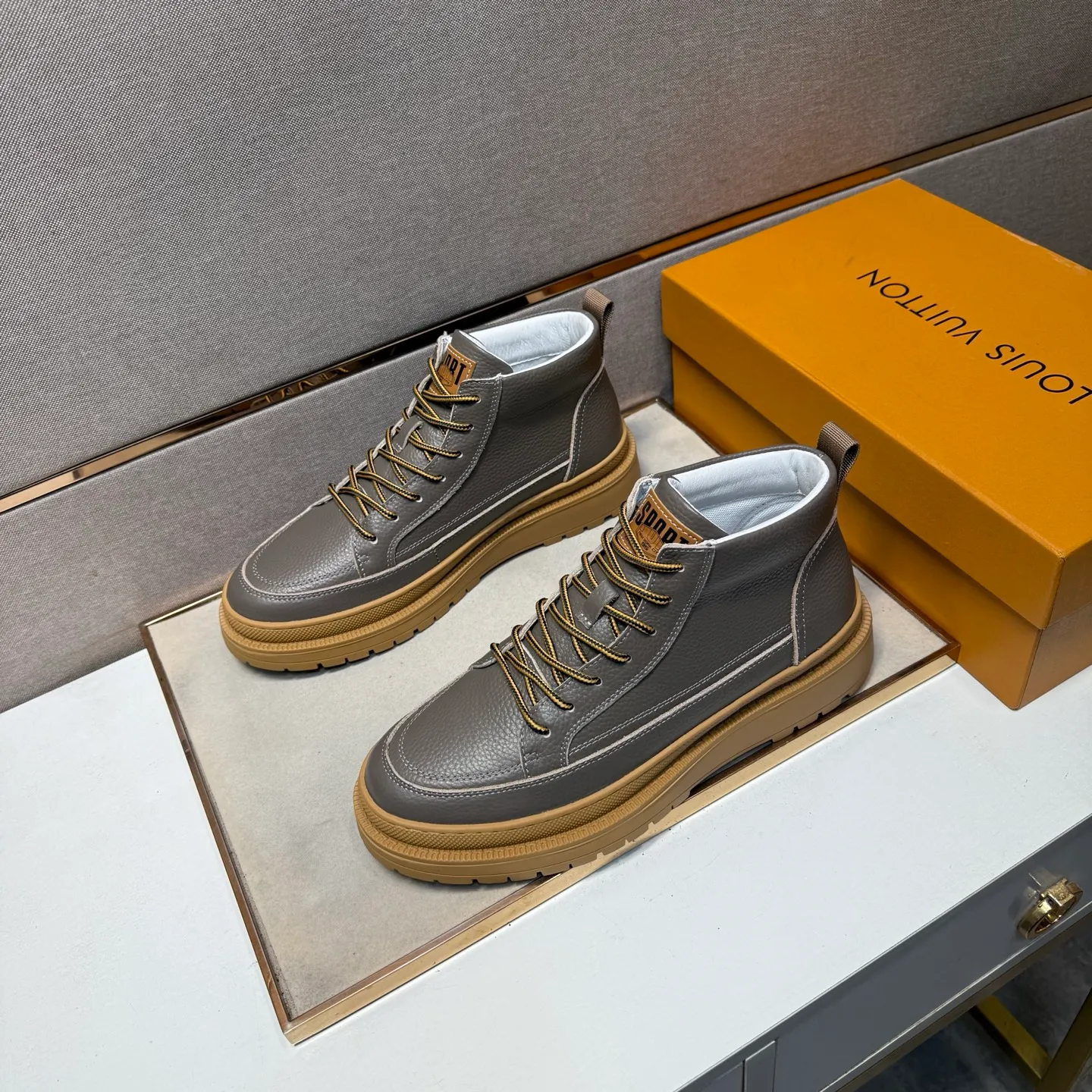 Men's men's shoes 💰pp460 [LV～] Men's casual high-top shoes 2025z cabinet sales simultaneously 🔶Size: 38-44#️⃣ 🔷3 colors🔜The upper is made of multi-material splicing ➕Genuine leather lining, comfortable and breathable, sole: original comfortable and wear-resistant outsole, ⚠️real thing📱photographed🎬real thing is better📢📢📢